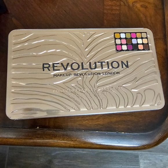 Revolution Forever Flawless Shadow Pallette in Bare Pink New Sealed in package - Picture 4 of 7
